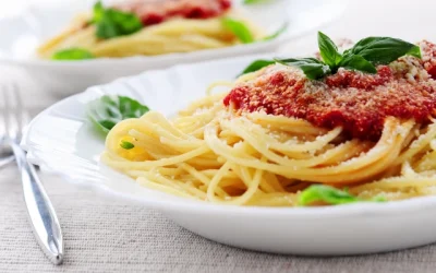 Espaguetis con Salsa de Tomate y Albahaca