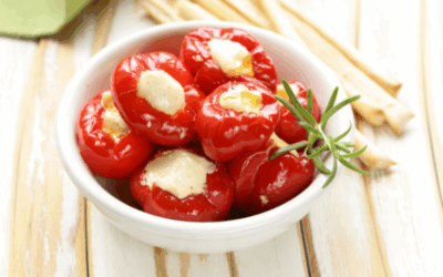 Pimientos del piquillo rellenos de queso crema y hierbas