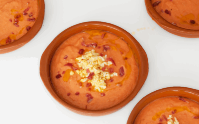 Salmorejo con pimientos del piquillo y garbanzos