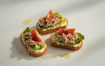 Tosta con bonito del norte, pimientos asados y rúculaTosta con bonito del norte, pimientos asados y rúcula
